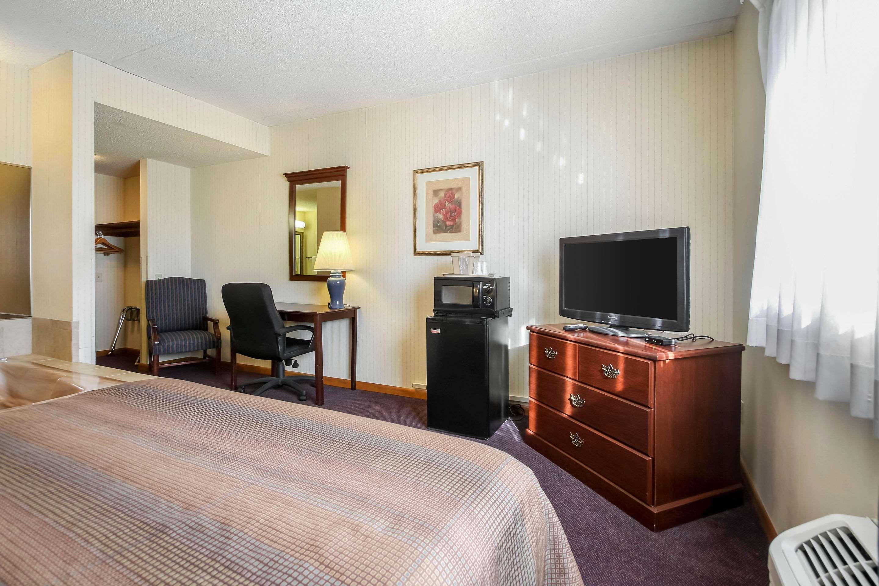 Comfort Inn & Suites Beaver Dam Exterior photo