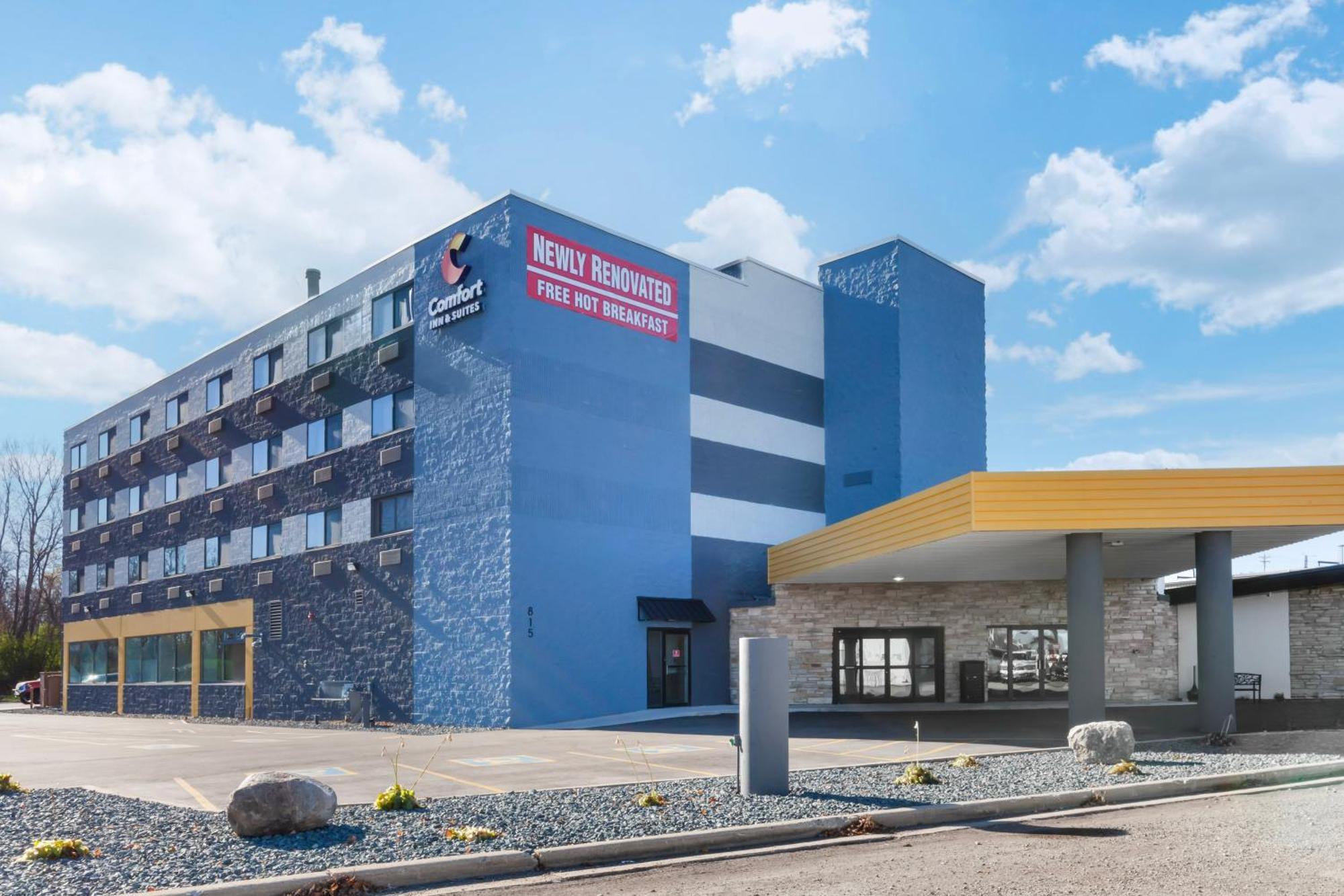 Comfort Inn & Suites Beaver Dam Exterior photo